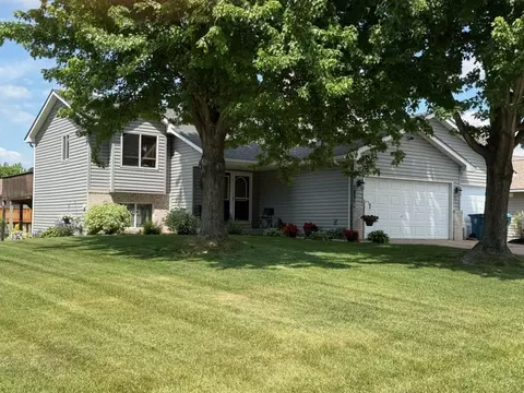 1831 73rd St, Hugo, MN 55038