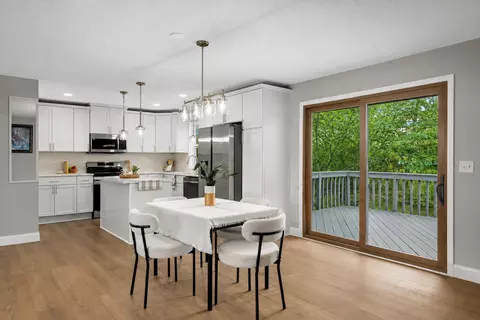 11004 Oak Knoll Ter N, Hopkins, MN 55305