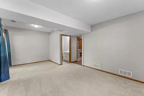 Bedroom - 1264 Deercliff Ln, Eagan, MN 55123 photo 4 of 5