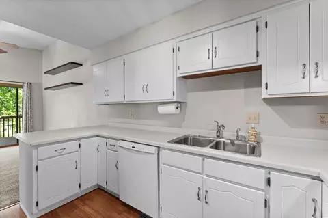 Kitchen - 1264 Deercliff Ln, Eagan, MN 55123 photo 1 of 3