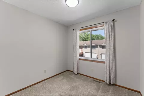 Bedroom - 1264 Deercliff Ln, Eagan, MN 55123 photo 3 of 5