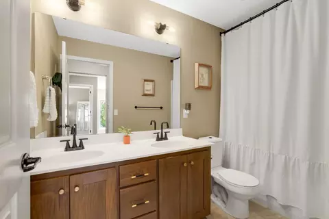 Bath - 3582 Springwood Path, Eagan, MN 55123 photo 4 of 5