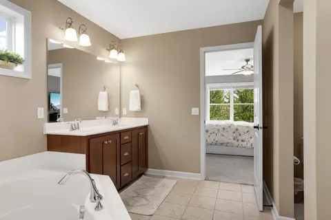 Bath - 3582 Springwood Path, Eagan, MN 55123 photo 2 of 5