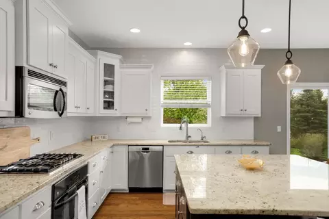 Kitchen - 3582 Springwood Path, Eagan, MN 55123 photo 2 of 2