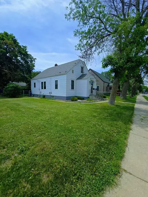 1805 Division St W, Faribault, MN 55021