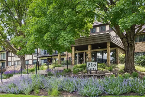 215 Barry Ave S #218, Wayzata, MN 55391
