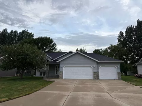 1907 33rd St S, Moorhead, MN 56560