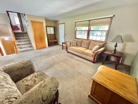 906 Birch St, Marshall, MN 56258 photo 4