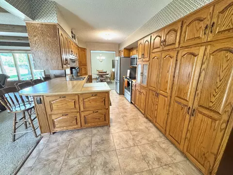 906 Birch St, Marshall, MN 56258 photo 6
