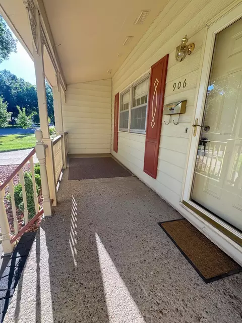 906 Birch St, Marshall, MN 56258 photo 2
