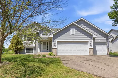1026 Pioneer Trl SE, Cambridge, MN 55008