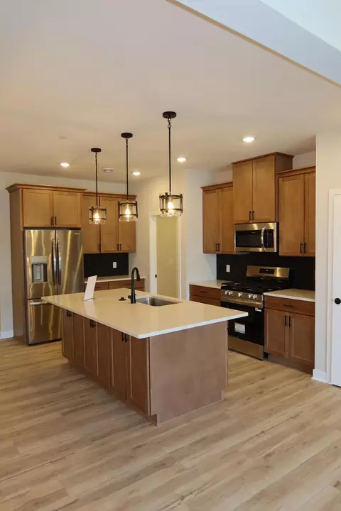 13789 Hollybrook Cir, Apple Valley, MN 55124