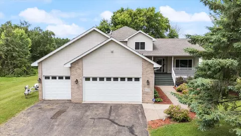 9408 Jennifer Ct, Chisago City, MN 55013