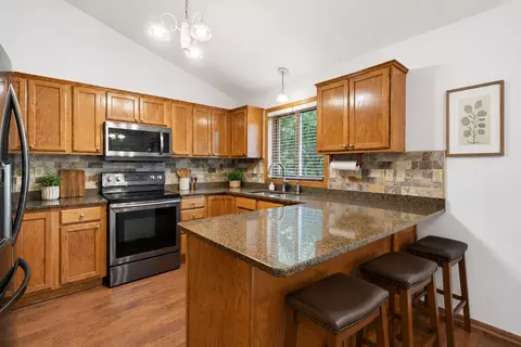 8420 Timberwood Ct, Woodbury, MN 55125