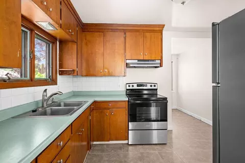 Kitchen - 512 Rose St, Duluth, MN 55803 photo 1 of 2