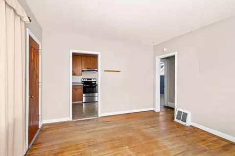 Living - 512 Rose St, Duluth, MN 55803 photo 2 of 3