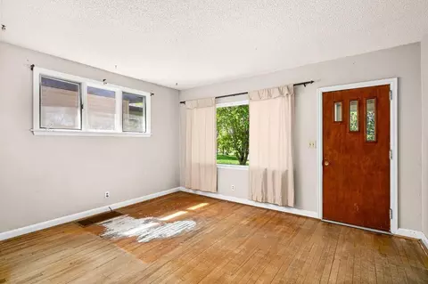 Living - 512 Rose St, Duluth, MN 55803 photo 3 of 3