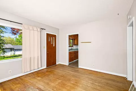 Living - 512 Rose St, Duluth, MN 55803 photo 1 of 3