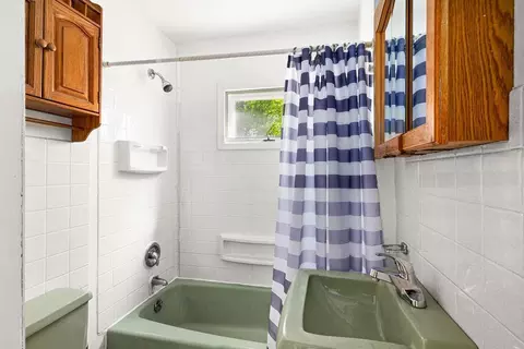 Bath - 512 Rose St, Duluth, MN 55803 photo 1 of 1