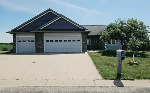 1646 Cherry St E, Mazeppa, MN 55956