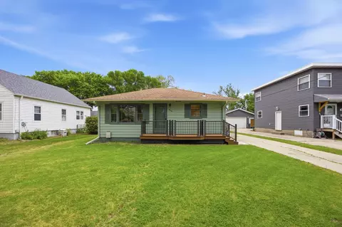 918 14th St N, Moorhead, MN 56560