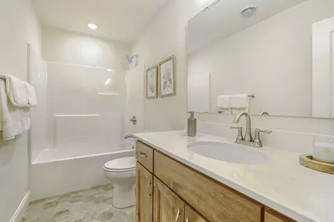 Bath - 2885 Trinity Dr, Shakopee, MN 55379 photo 3 of 4