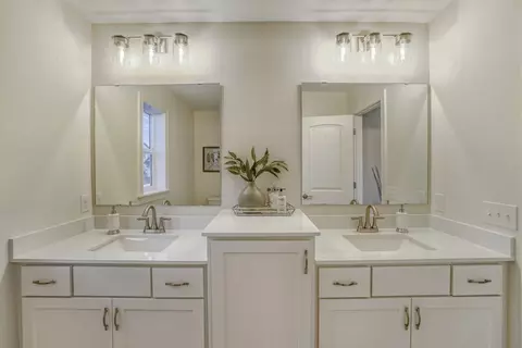 Bath - 2885 Trinity Dr, Shakopee, MN 55379 photo 1 of 4
