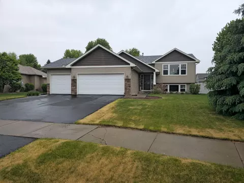 74 Coach Light Dr, Hudson, WI 54016