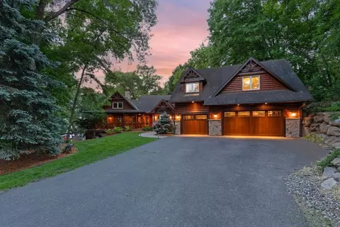 365 Pleasant View Rd, Chanhassen, MN 55317