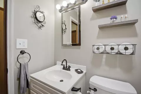 Bath - 603 13th Ave SE, Austin, MN 55912 photo 2 of 4