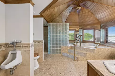 Bath - 4100 Enchanted Ln, Mound, MN 55364 photo 3 of 4