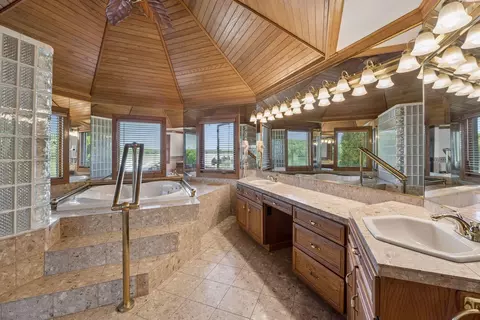 Bath - 4100 Enchanted Ln, Mound, MN 55364 photo 2 of 4