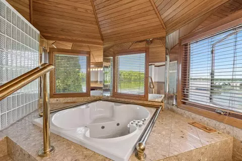 Bath - 4100 Enchanted Ln, Mound, MN 55364 photo 4 of 4