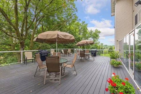 1321 Lake Dr W #123, Chanhassen, MN 55317