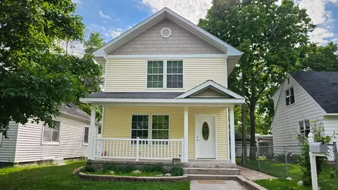 113 N Ash St, Chaska, MN 55318