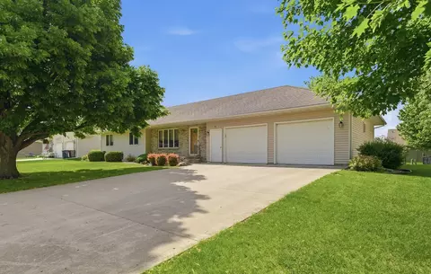 18 Mill Ave, Minnesota Lake, MN 56068