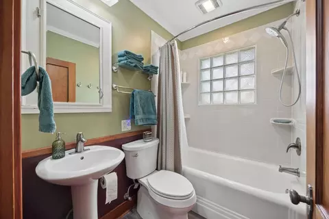 Bath - 1014 11th Ave N, Saint Cloud, MN 56303 photo 1 of 2