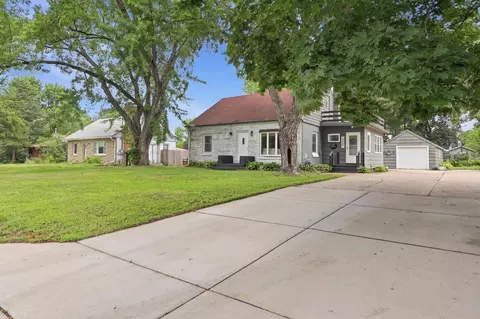 2258 W 105th St, Bloomington, MN 55431