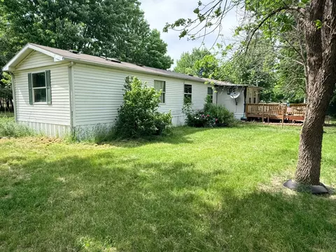 400 Dewey St, Walnut Grove, MN 56180