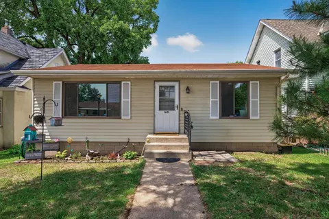 1631 Woodbridge St, Saint Paul, MN 55117