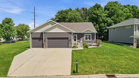 300 Tanager Rd, Mankato, MN 56001
