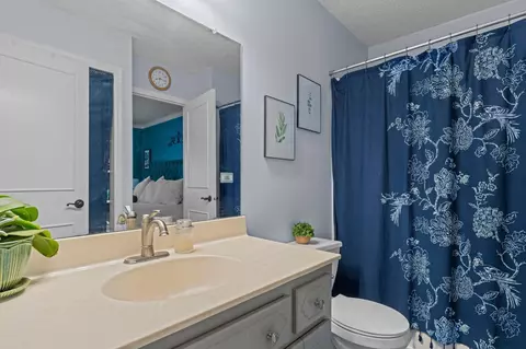 Bath - 1020 Southview Ave, Braham, MN 55006 photo 1 of 4