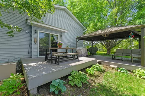 Exterior - 1020 Southview Ave, Braham, MN 55006 photo 11 of 18