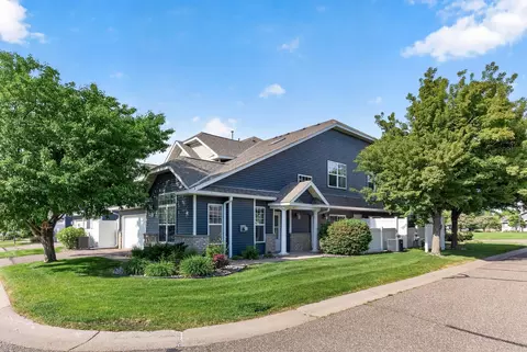 440 Hickory Ln N, Oakdale, MN 55128