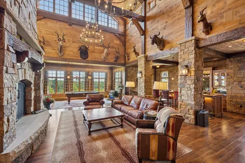 Living - 2824 Jean Duluth Rd, Duluth, MN 55804 photo 5 of 10