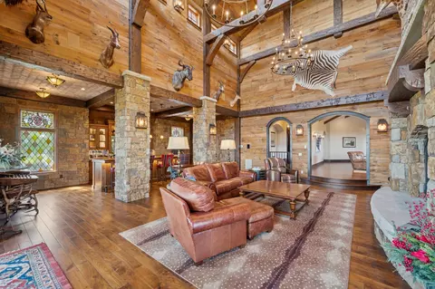 Living - 2824 Jean Duluth Rd, Duluth, MN 55804 photo 9 of 10