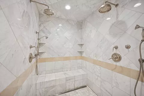 Bath - 2824 Jean Duluth Rd, Duluth, MN 55804 photo 6 of 12