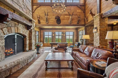 Living - 2824 Jean Duluth Rd, Duluth, MN 55804 photo 6 of 10