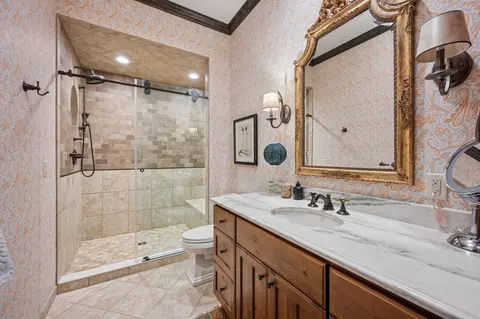 Bath - 2824 Jean Duluth Rd, Duluth, MN 55804 photo 7 of 12