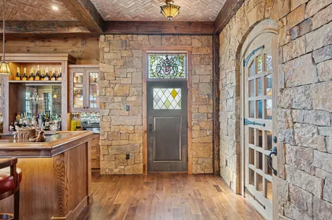 Entry Way - 2824 Jean Duluth Rd, Duluth, MN 55804 photo 3 of 5